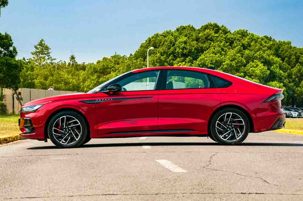 Car News China. Test Drive | Lincoln Zephyr: China’s Sleek Sedan Revival.